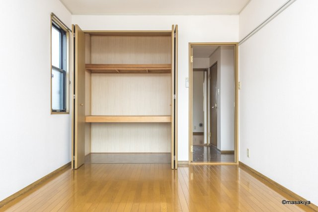 セントラルハイムの収納|室内写真は205号室のものです。色、仕様は異なります。