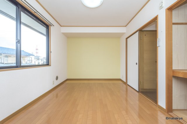 セントラルハイムの居間・リビング|室内写真は205号室のものです。色、仕様は異なります。