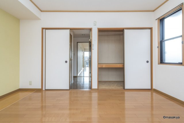 セントラルハイムの収納|室内写真は205号室のものです。色、仕様は異なります。