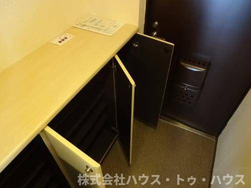 山口ビルの玄関