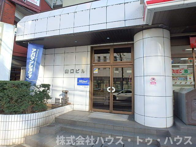 山口ビルのエントランス