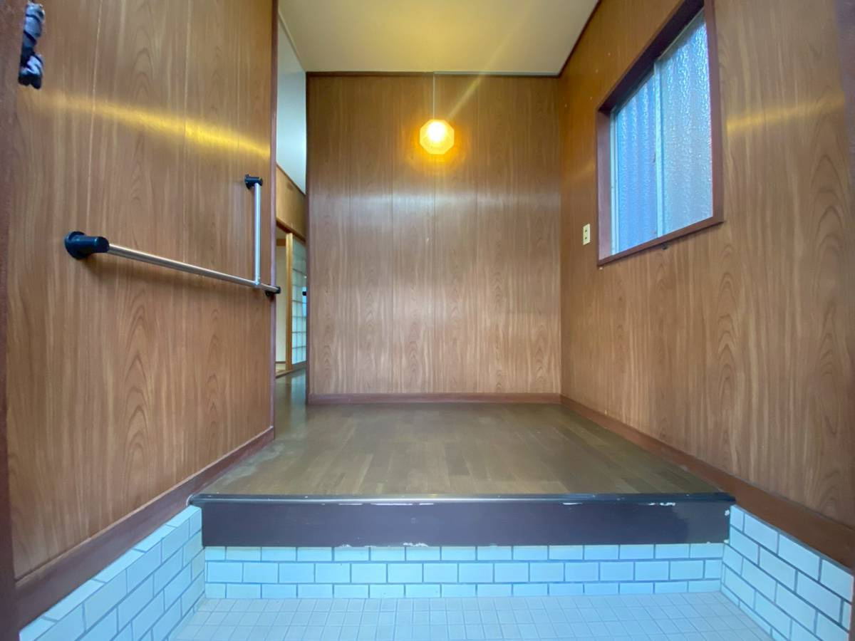 和歌山市直川　中古戸建の玄関