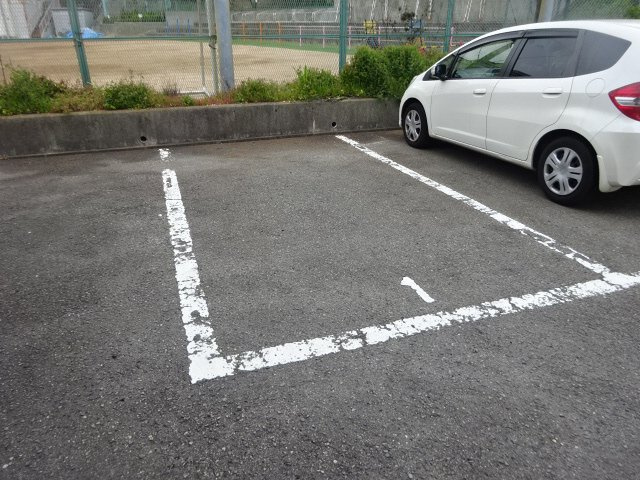 タウニイ塩屋の駐車場