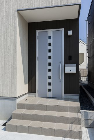 （仮称）知多市平野KODATEXⅤ（13街区2）の玄関|写真はイメージです。色仕様は現況優先になります。