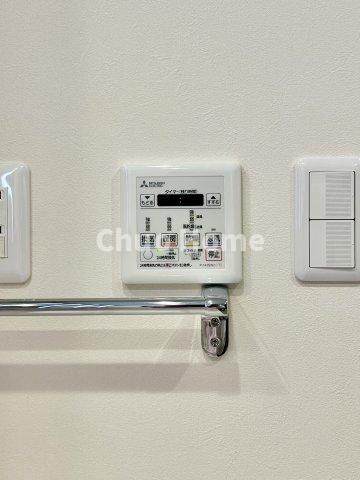 レクセルマンション北千住の内装|【浴室乾燥機】暖房・冷風・換気・乾燥が可能です。毎日を快適に過ごせるうれしい機能が揃っています。雨の日の洗濯物も安心です。