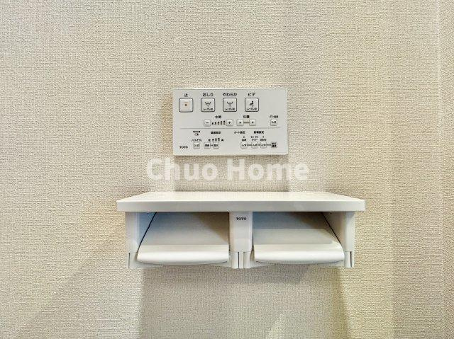 レクセルマンション北千住の内装|【ウォシュレット】清潔に使いたいお手洗いには最適な設備です。もちろんウォームレットも標準装備です。