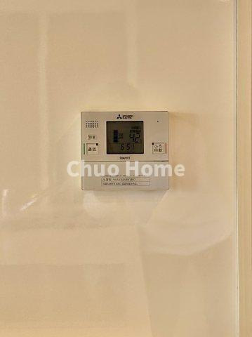 レクセルマンション北千住の発電・温水設備|【給湯リモコン】外での一日を忘れさせてくれるオートバス機能でお好みの湯量・温度に調整された浴槽。