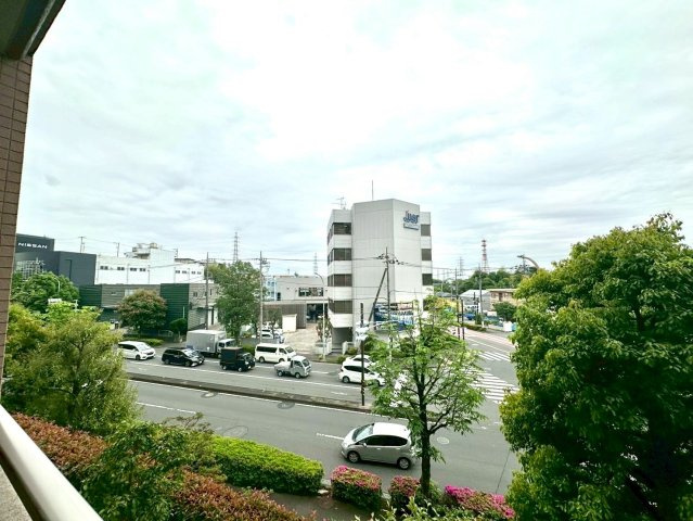 仲町台パークヒルズ五号棟の展望|開けた視界が広がる心地よい眺望。前面に大きな建物がなく、開放感ある暮らしを実感できます。