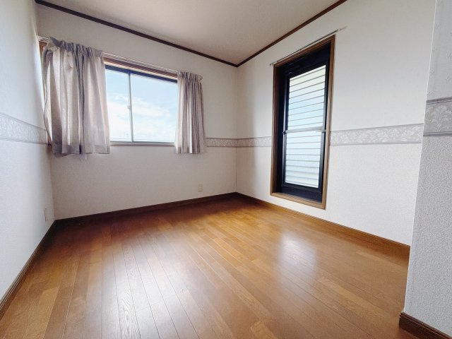 【中古戸建】前橋市横沢町の洋室|■2階洋室｜子供部屋のメリットは「自立心を養うことができる」「自分で整理整頓できるようになる」そして、お子様が成長した際には「プライバシーを確保できる」といい事だらけ♪