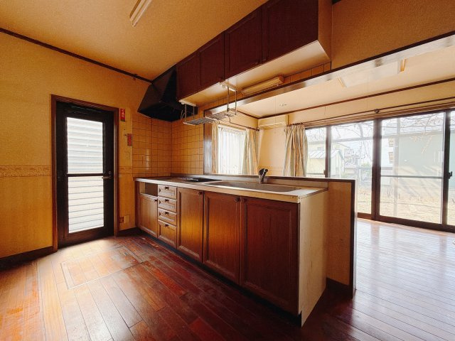 【中古戸建】前橋市横沢町の居間・リビング|■リビング｜大きい窓からあたたかいたっぷりの光が入ります♪開放的な空間で毎日をもっと快適に(*＾＾*)
