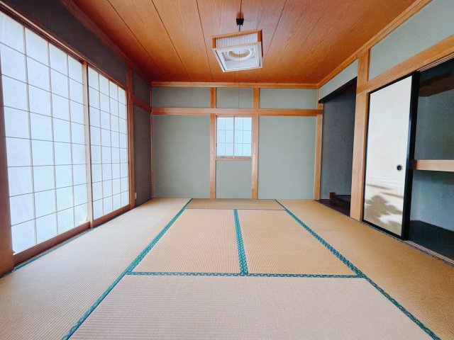 【中古戸建】前橋市横沢町の和室|■1階和室｜和室を書斎にしたり、冬にはコタツを敷いて家族みんなで年越しをするのもいいですね。家族みんなのお気に入りの空間になります♪