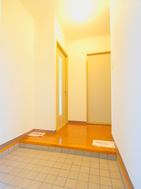 コンフォール東野Ⅱ番館の玄関
