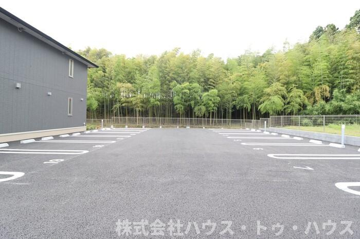 アレグリアの駐車場