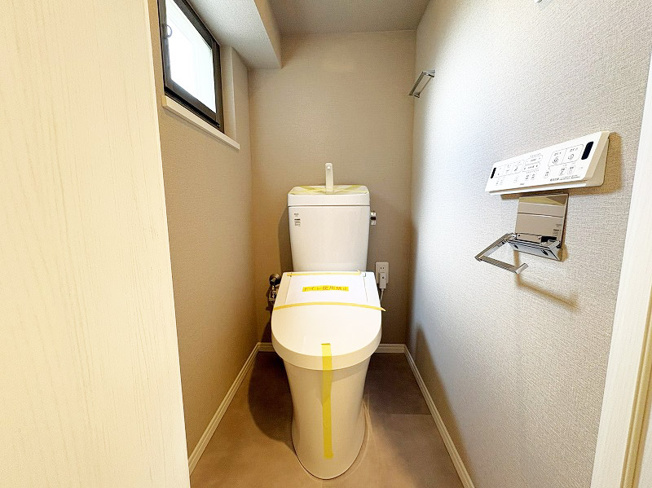 【トイレ】 | グランドハイム保谷　(保谷店) | 2026年5月撮影/温水洗浄機能付、清潔感のあるトイレ。