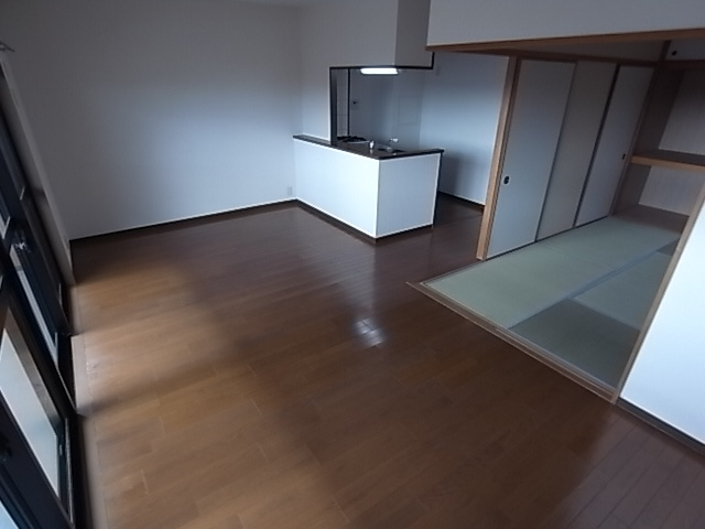 プラザハイツ二ツ屋A棟の居間・リビング