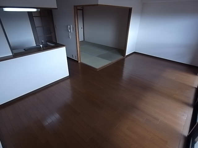 プラザハイツ二ツ屋A棟の居間・リビング