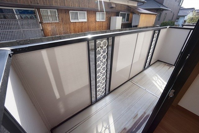 エスポワールのバルコニー|お洗濯にも便利なバルコニー付き