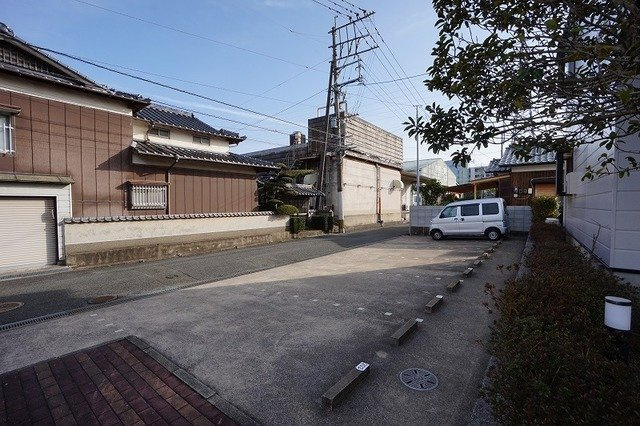 エスポワールの駐車場|駐車場があるので、車を買う予定の方も安心です
