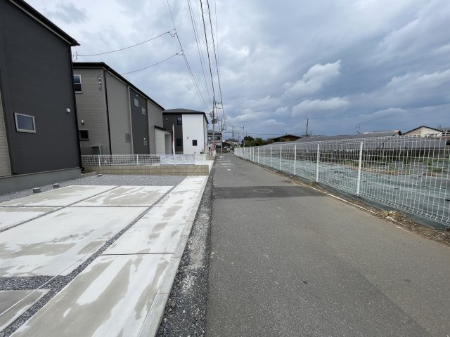 新築戸建・新築建売　佐野市犬伏下町　犬伏小学校・北中学校の前面道路含む現地写真