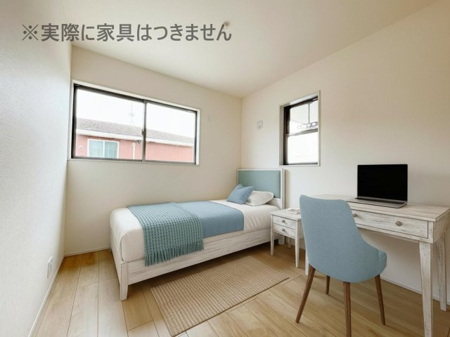 新築戸建・新築建売　佐野市犬伏下町　犬伏小学校・北中学校の居間・リビング|キッチンの前にダイニングテーブルを設置すれば、お料理の配膳もスムーズです！