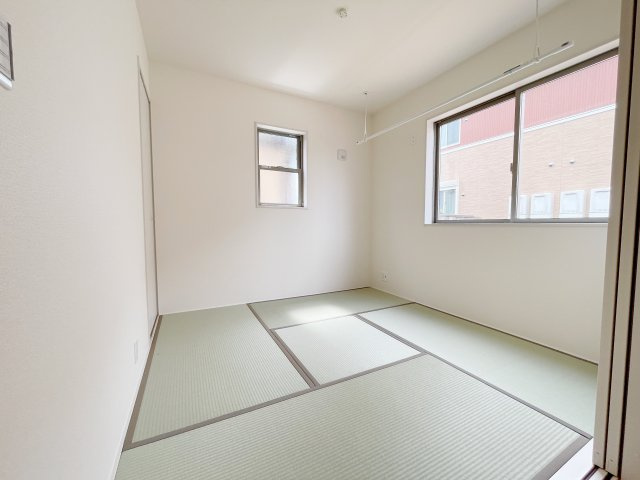 新築戸建・新築建売　佐野市犬伏下町　犬伏小学校・北中学校の和室|4.5帖の和室はリビングのすぐ隣にあるのでお子様のお昼寝や遊び場として最適です！