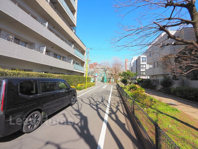 【その他】 | シャリエ三軒茶屋 | 前面道路