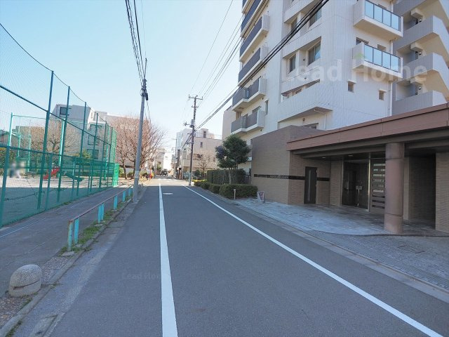 【その他】 | シャリエ三軒茶屋 | 前面道路