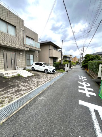 上甲東園１丁目　中古戸建の前面道路含む現地写真