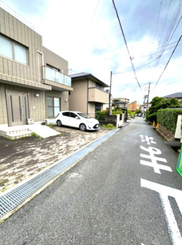 上甲東園１丁目　中古戸建の前面道路含む現地写真