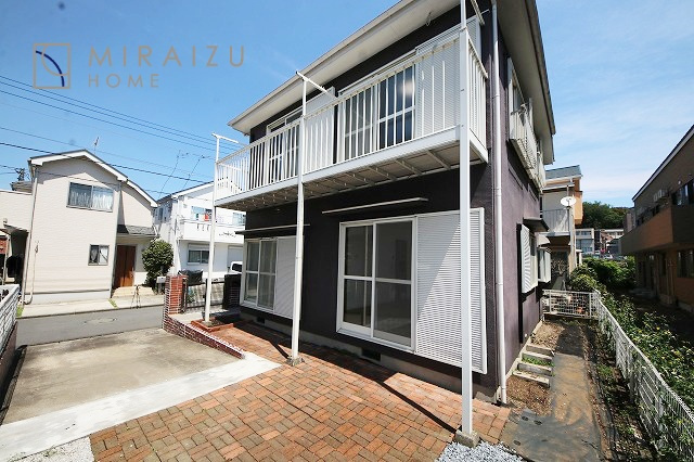 【庭】 | 青く澄み渡った綺麗な空と、陽の光をたっぷりと受ける、そんな住宅で新生活をスタートしてみませんか？見学・ご相談等、ミライズホーム(株)までお気軽にご連絡下さい♪