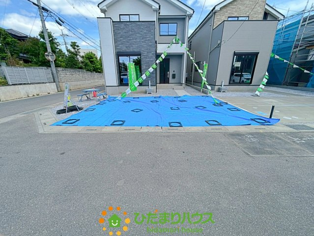 久喜市野久喜4期　新築一戸建て　01　リガーレの駐車場|並列駐車可能なゆとりのある敷地です！