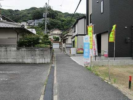 広島市東区牛田南１丁目の前面道路含む現地写真