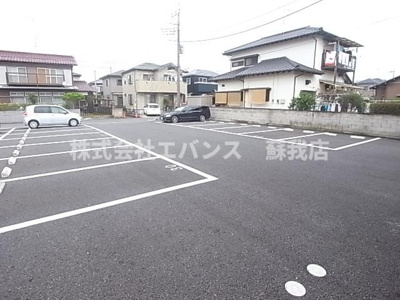 【駐車場】 | シャーメゾン浜野B | 車をお持ちの方に嬉しい駐車場付きの物件です