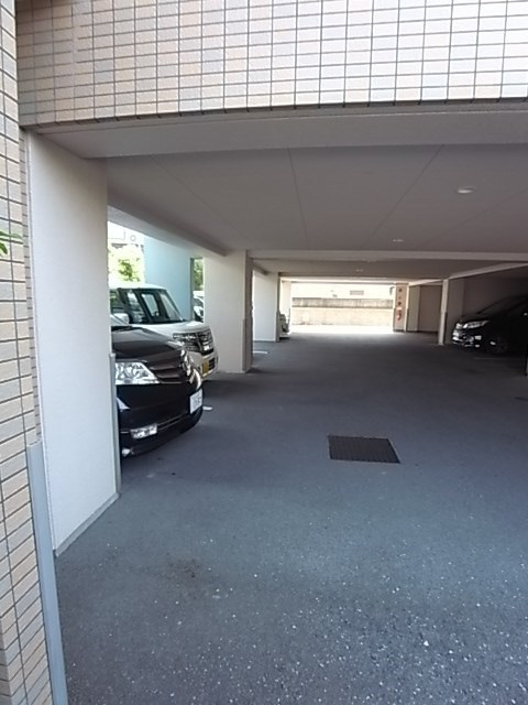 尼崎市御園３丁目の賃貸マンションの駐車場|駐車場があります
