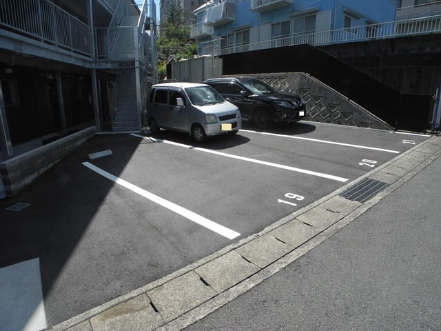 モダンパラッツォグランエムの駐車場