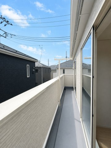 八潮市　南川崎　新築戸建　全11棟のバルコニー|開放的で明るい空間を演出してくれるバルコニーです