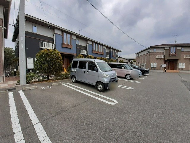 メゾンド・フローラⅠの駐車場|駐車場完備です