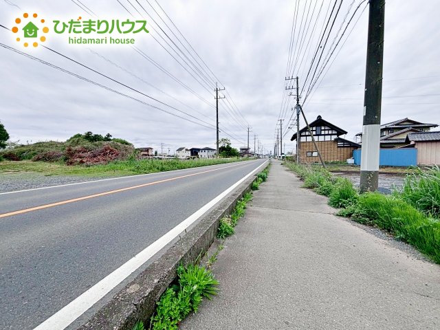 【前面道路含む現地写真】 | ひたちなか市足崎　売地　327坪 | 閑静な住宅地なので、幹線道路や大通りに面していないので大型車が通ることが少なく静かです。