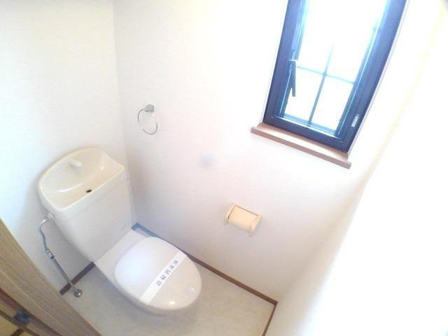 パイングローヴヒルズＢのトイレ|コンパクトで使いやすいトイレです