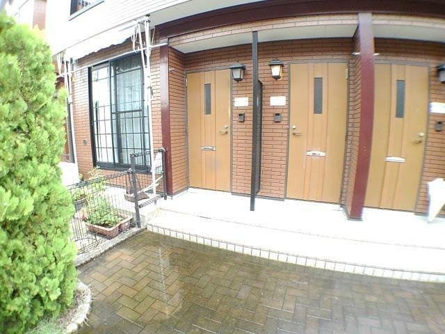 パイングローヴヒルズＢのエントランス|建物の内部です