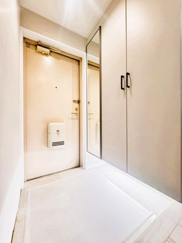 センチュリー西新井Ⅱの玄関|ドキドキの新生活も、安心してスタート。ぴったりの住まいを見つけませんか？クランディアが一緒に住まい選びをサポートします‼　まずは、お気軽にお問合せください　＃クランディア