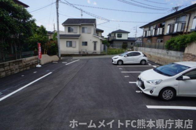 メゾンクレール御領の駐車場
