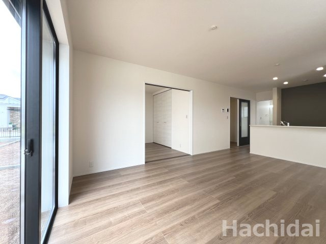 碧南市伊勢町1丁目　新築戸建＜2号棟＞の居間・リビング|浄水器一体型水栓付きで、すっきりとしたシンクです。