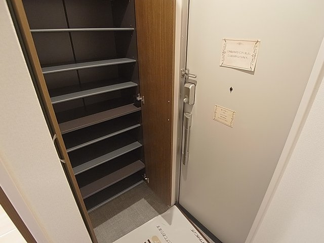 ラ・ヴェール鈴蘭の玄関|背の高いシューズボックス