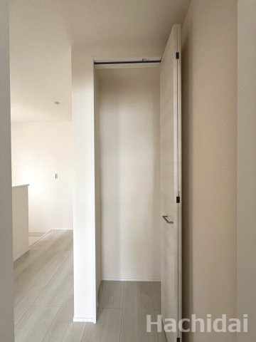 碧南市伊勢町1丁目　新築戸建＜4号棟＞の収納|２階ホール収納
