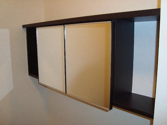 プライマリッツの収納|トイレ内収納鏡付き