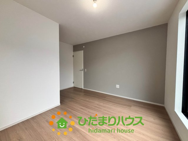 久喜市野久喜4期　新築一戸建て　02　リガーレの寝室|主寝室として使ってもゆとりのある洋室です！アクセントクロスがオシャレです♪