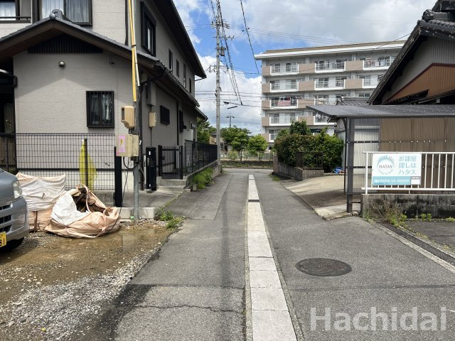 碧南市笹山町　新築戸建＜2号棟＞の前面道路含む現地写真|前面道路　北側：2.73ｍ　前面道路は車通りが少なく、駐車時も安心♪