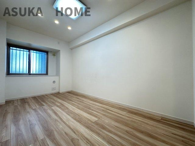 D’クラディア横浜白楽の洋室|廊下側のお部屋です。明るさも充分あるお部屋なので、居室としての居住性にも適してますよ。