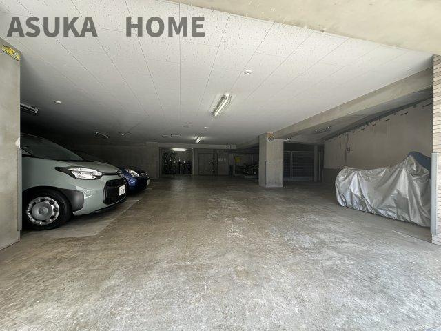 D’クラディア横浜白楽の駐車場|屋内駐車場です。大事な車を雨風から守ってくれます。